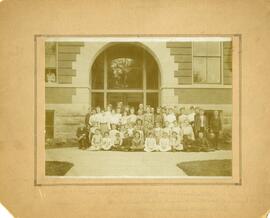 Intermediate grade class photo, circa 1905