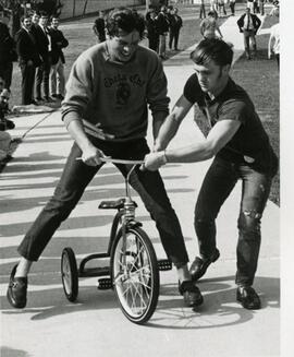 Tri-cycle race, 1969