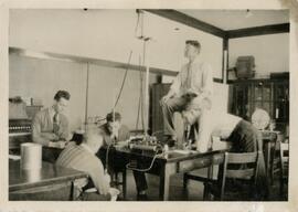 J.P. Jacobson and students in physics lab