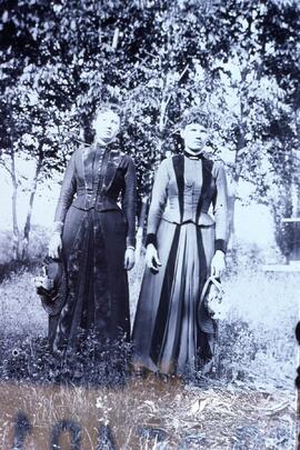 Sisters Irene and Maud Smith, circa 1890