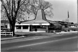 River Falls: businesses, restaurants, A&W, 1990