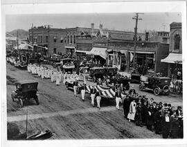 River Falls: events, parades, patriotic, Main Street, 1917