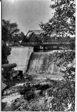 Junction Mill and dam in River Falls, undated