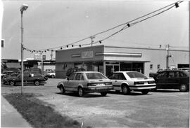 Roen Ford Dealership in River Falls, 1990