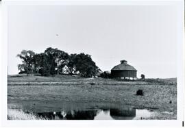 St. Croix County: agriculture, buildings, barns, round, undated