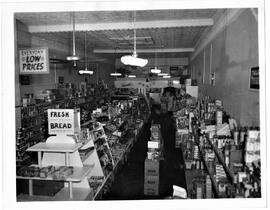 River Falls: Businesses, grocers, Red & White Grocery, 1948