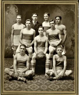 Hudson: schools, high school, basketball team, back row, l to r, Henry Bleier, John Burkholder, Wallace Gibson, Roland Nash; middle row, l to r, Platt Tourtellot, Sam Slaughter; bottom row, l to r, Harry Goldberg, Omer Micklesen, 1913