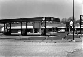 Route 66 gas station, Southside Plaza in River Falls, 1990