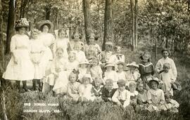 Diamond Bluff School picnic children, 1912