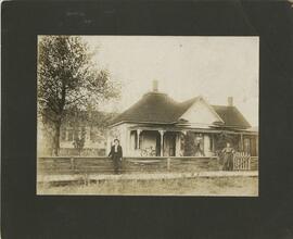 John James Stephens and Mary Frances (nee Lewis) Stephens, in front of home in Everett, Washington