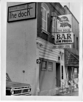 The Dock, Discount Liquors bar and liquor store, 1976