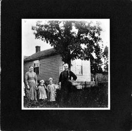 Hudson: people, unidentified Hudson couple, circa 1890
