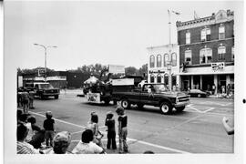 River Falls: events, parades, 1977