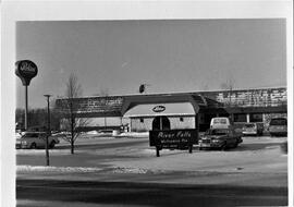 River Falls: businesses, restaurants, Perkins, 1989