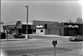 Pizza Hut, Riverside Square in River Falls, 1990