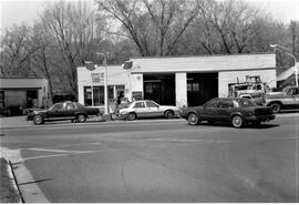 River Falls: Businesses, automotive service stations (gasoline sales), Jerry's Inc., 1990