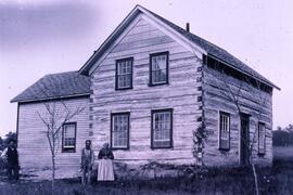 Fred and Lena Haartz family in front of home, circa 1890